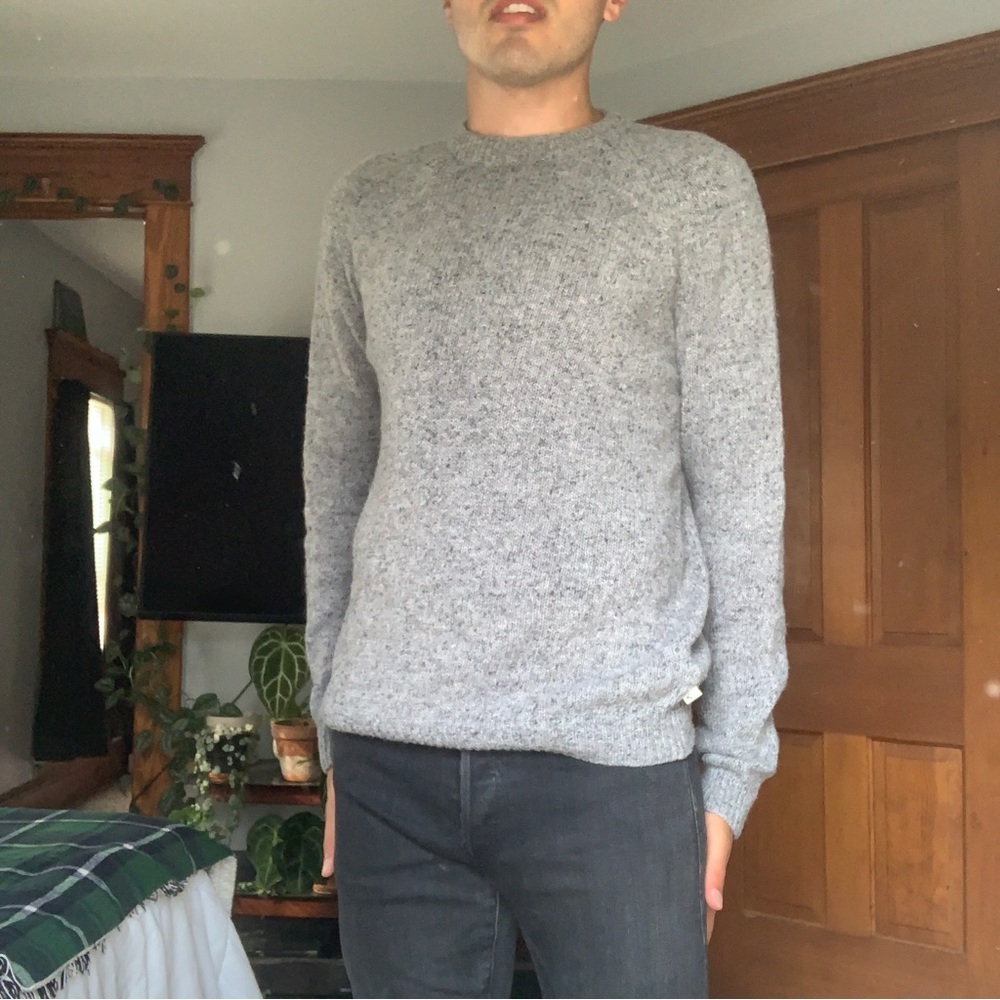 AMERICAN EAGLE GREY SWEATER SIZE MEDIUM